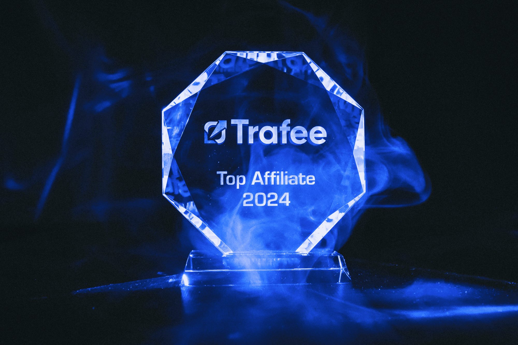 Trafee presents the trophy to the Best Partner of 2024 🏆